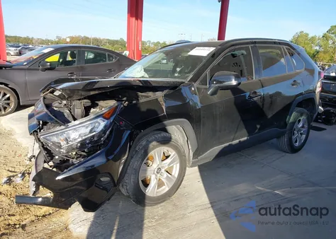 2021 Toyota Rav4 Xle z USA, uszkodzony, nr VIN 2T3W1RFV8MC165103